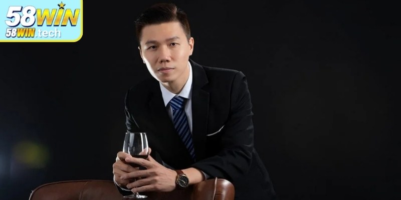 Chân dung CEO LLoyd Phong đầy phong độ